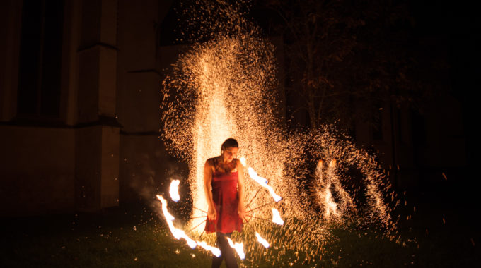 Funkenregen Flammentanz Feuershow in Österreich